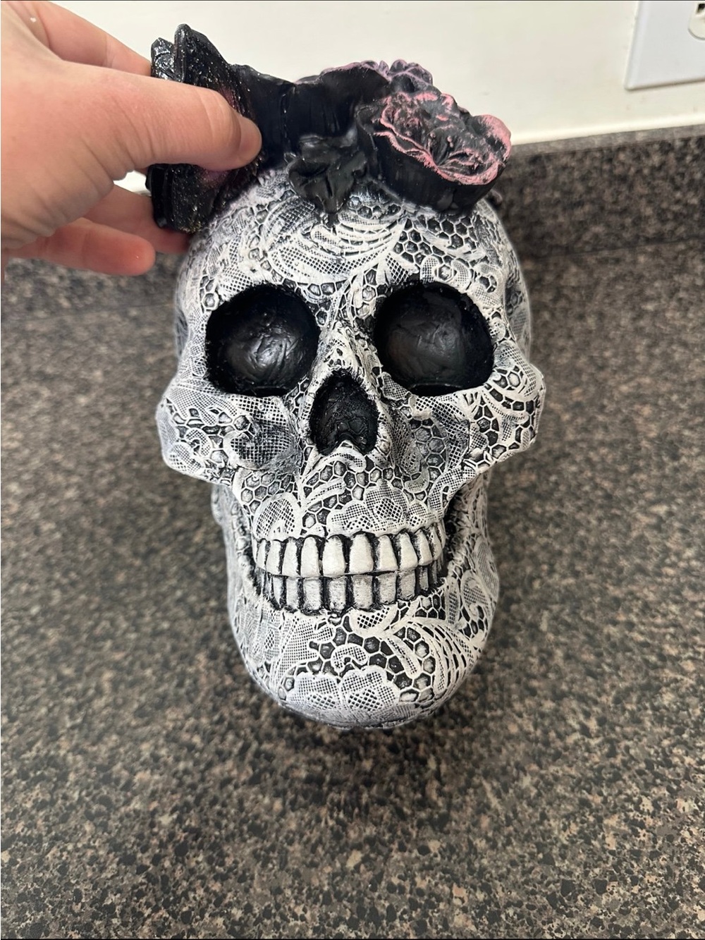 Halloween Moonlight Manor Resin Flower Butterfly Skull - Picture 7 of 7